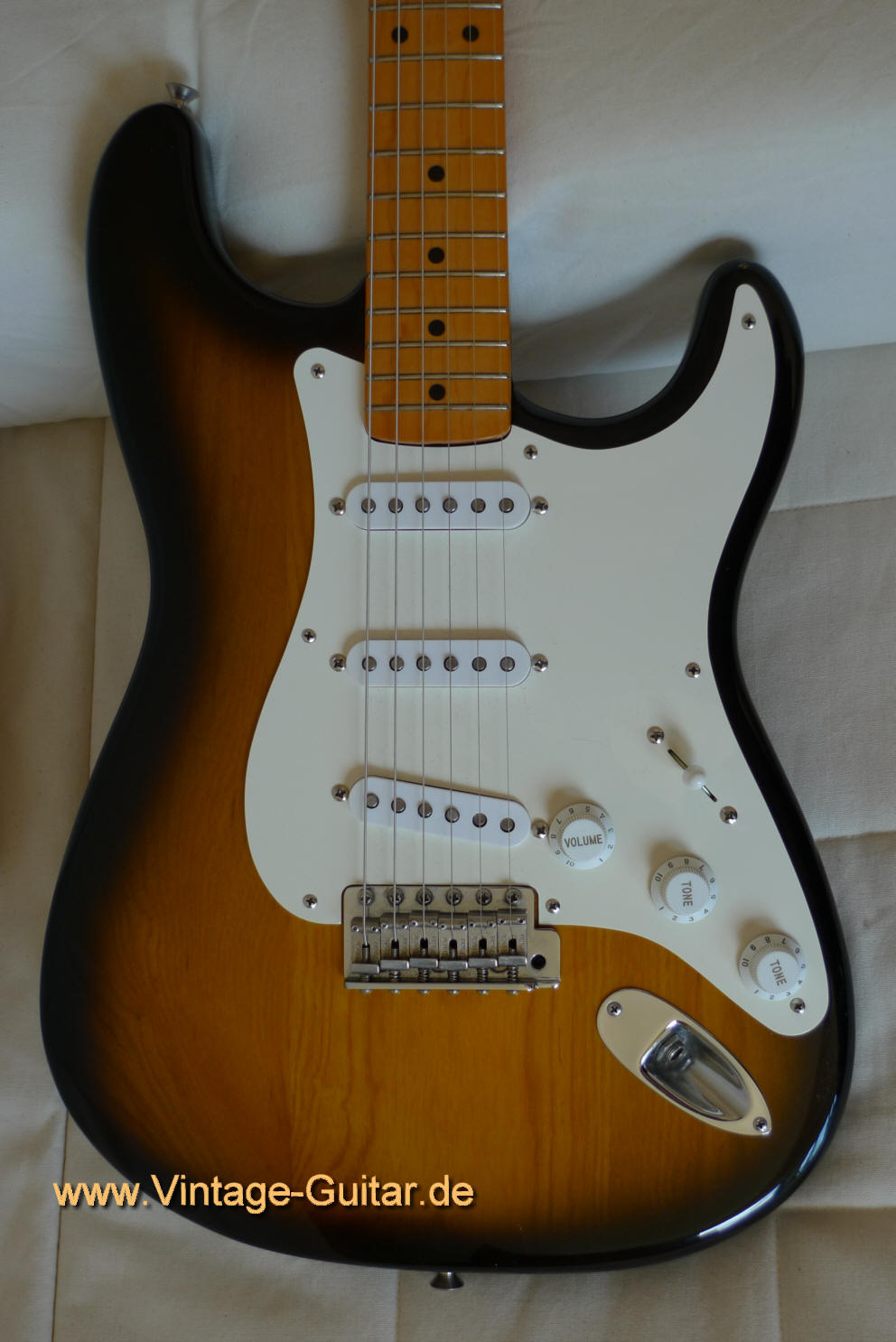 Fender Stratocaster 1954 LTD 4.jpg